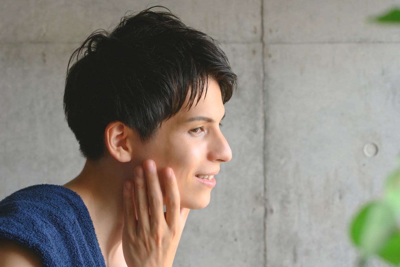 ひげを気にする男性